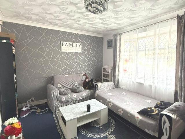 5 bedroom semi detached house for sale