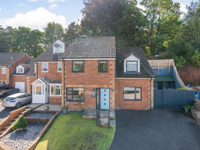 5 bedroom semi detached house for sale