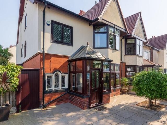 5 bedroom semi detached house for sale