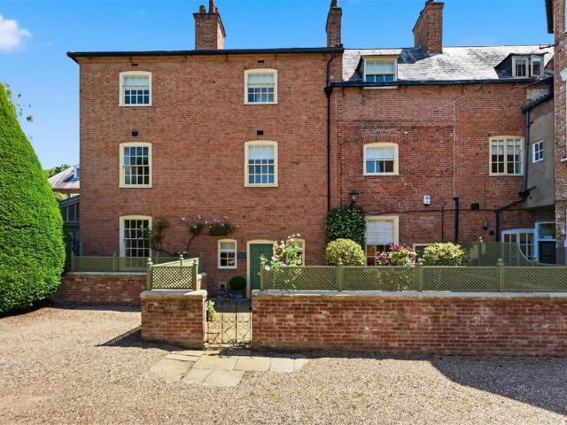5 bedroom semi detached house for sale