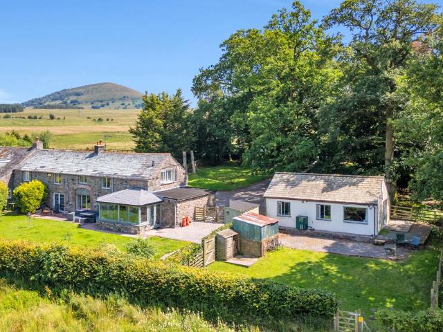 5 bedroom semi detached house for sale