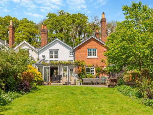 5 bedroom semi detached house for sale