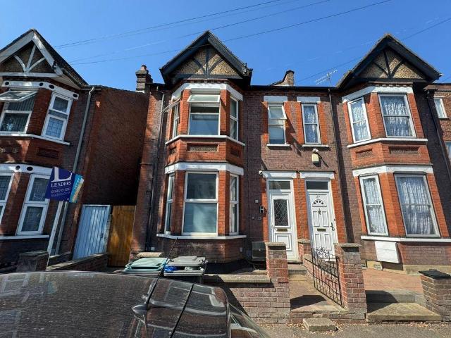 5 bedroom semi detached house for sale