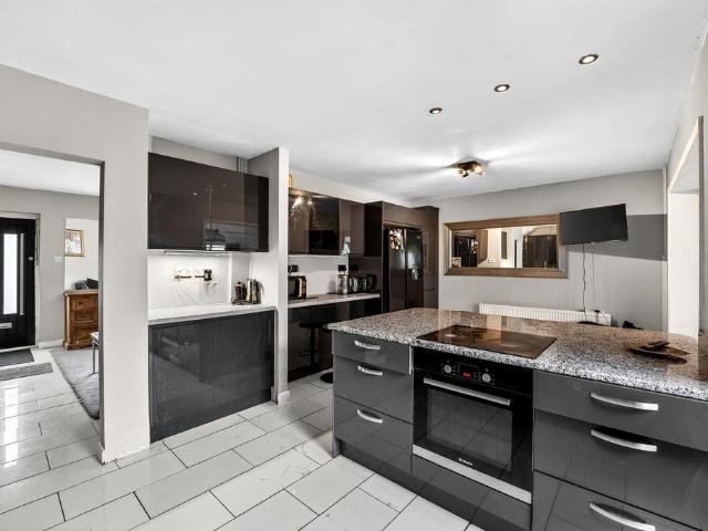 5 bedroom semi detached house for sale