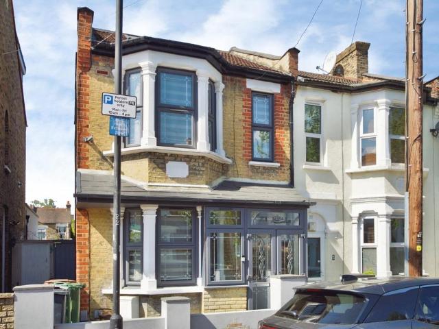 5 bedroom semi detached house for sale