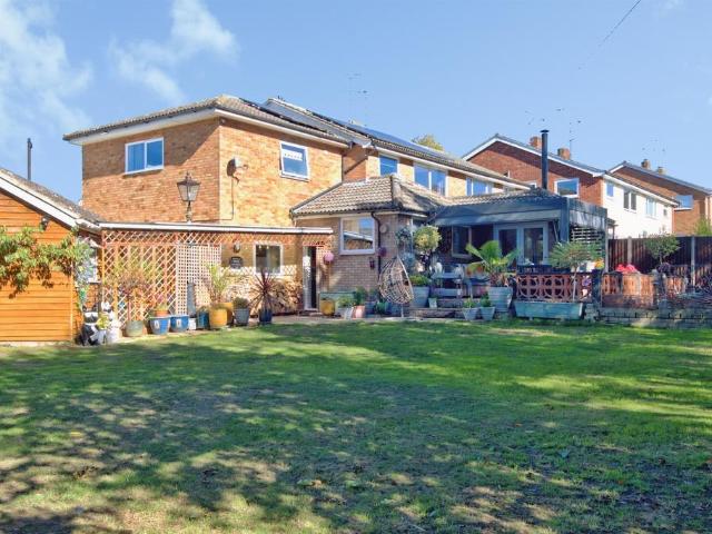 5 bedroom semi detached house for sale