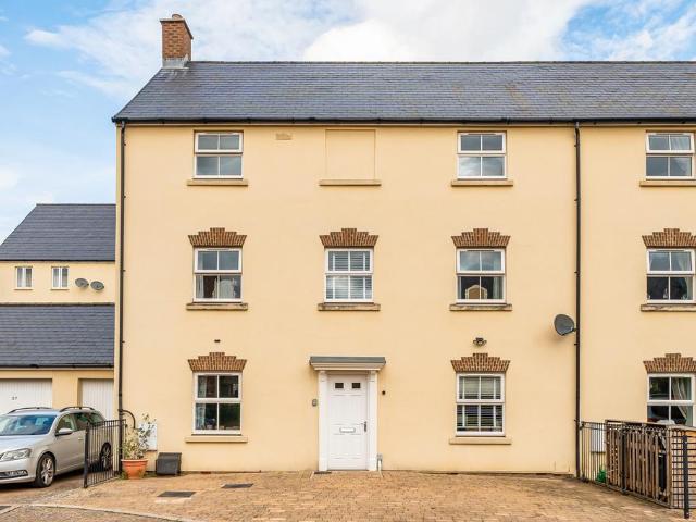 5 bedroom semi detached house for sale