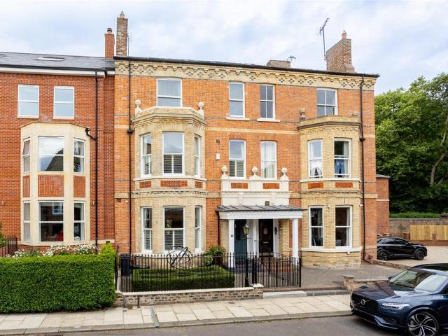 5 bedroom semi detached house for sale
