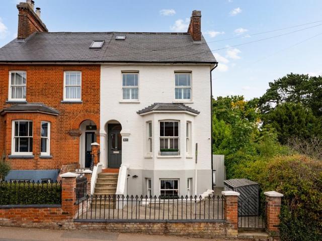 5 bedroom semi detached house for sale
