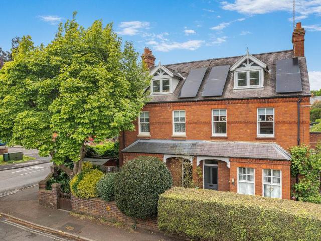 5 bedroom semi detached house for sale