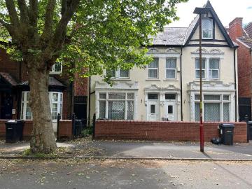 5 bedroom semi detached house for sale