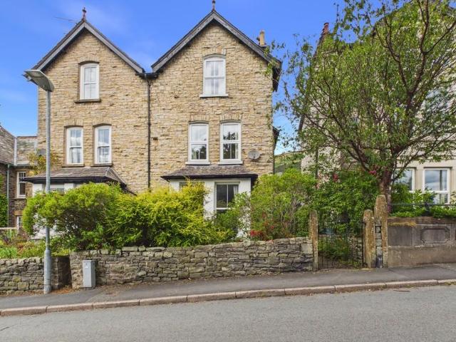 5 bedroom semi detached house for sale