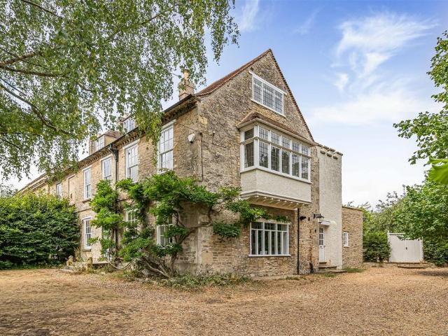 5 bedroom semi detached house for sale