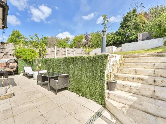 5 bedroom semi detached house for sale