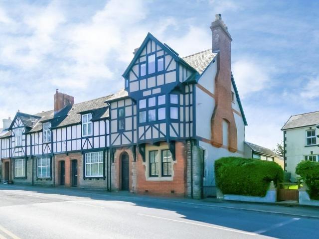 5 bedroom semi detached house for sale