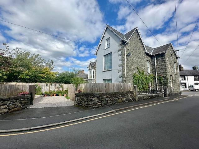 5 bedroom semi detached house for sale
