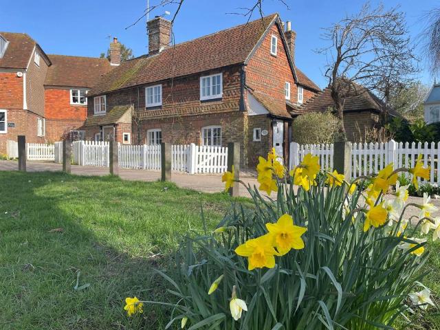 5 bedroom semi detached house for sale
