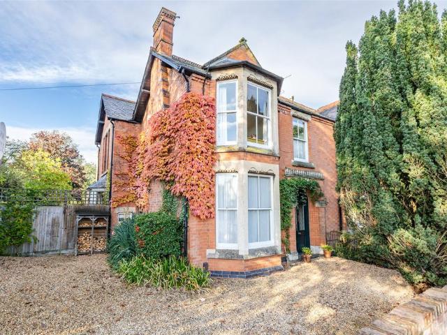 5 bedroom semi detached house for sale