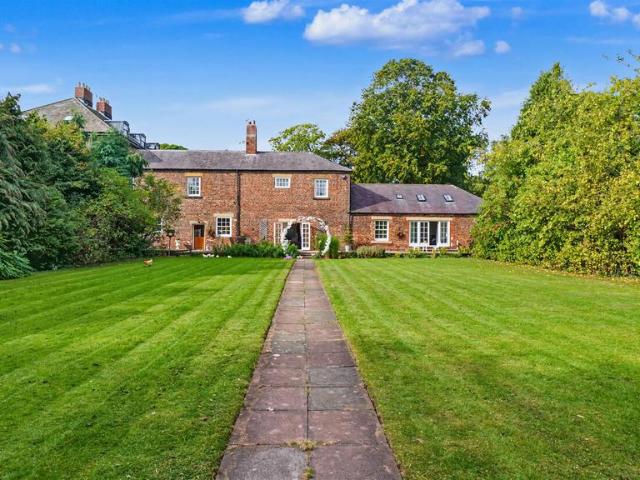 5 bedroom semi detached house for sale