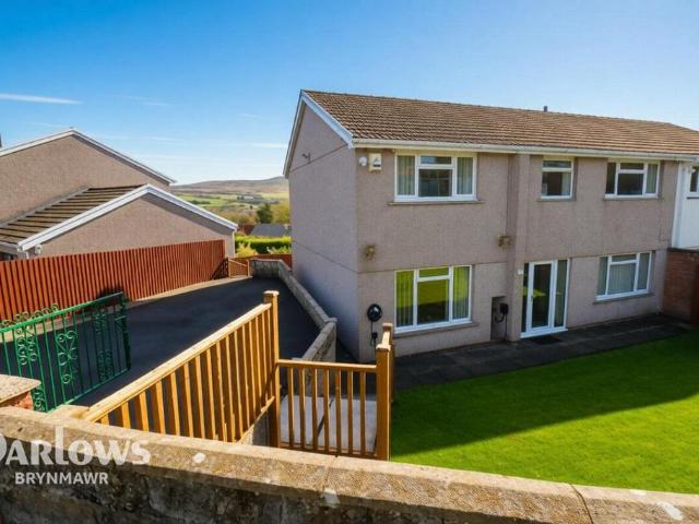5 bedroom semi detached house for sale