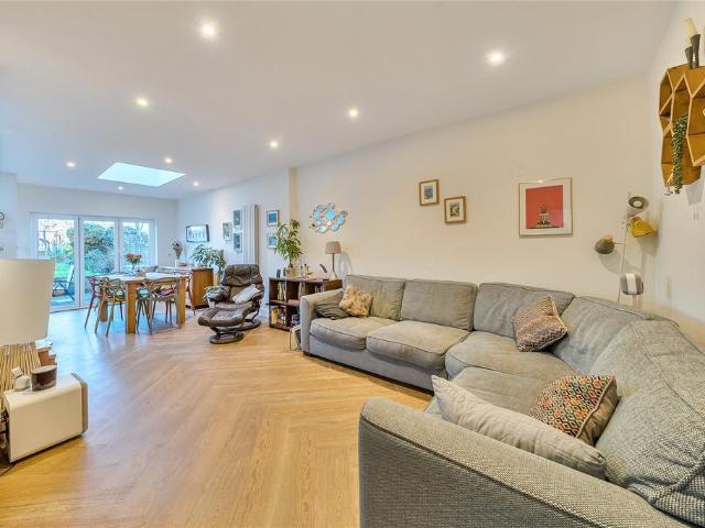 5 bedroom semi detached house for sale
