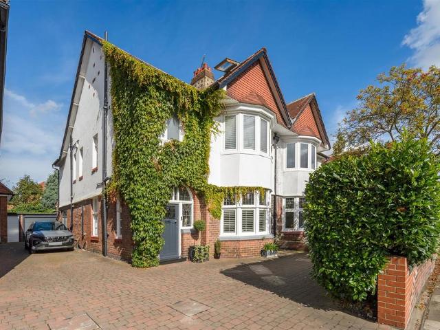 5 bedroom semi detached house for sale