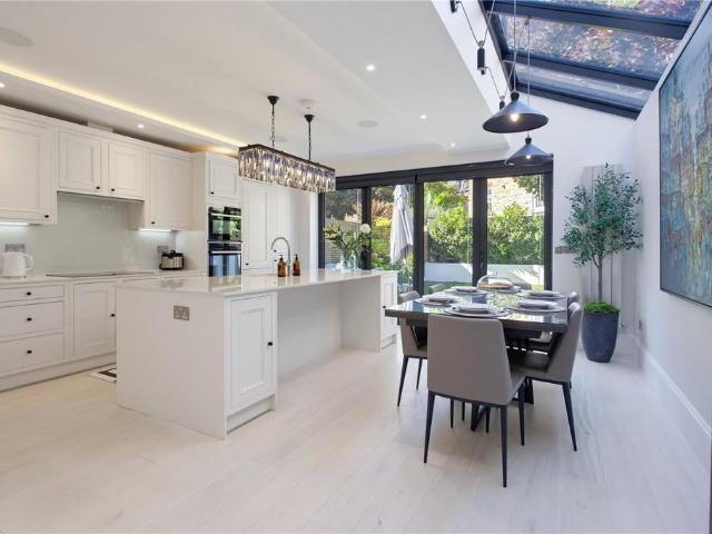 5 bedroom semi detached house for sale