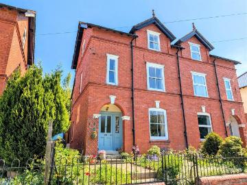 5 bedroom semi detached house for sale