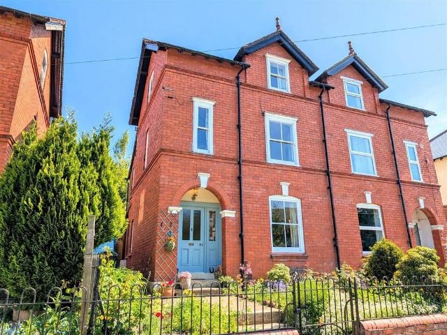 5 bedroom semi detached house for sale