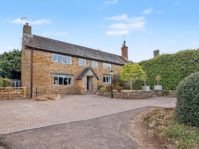 5 bedroom semi detached house for sale