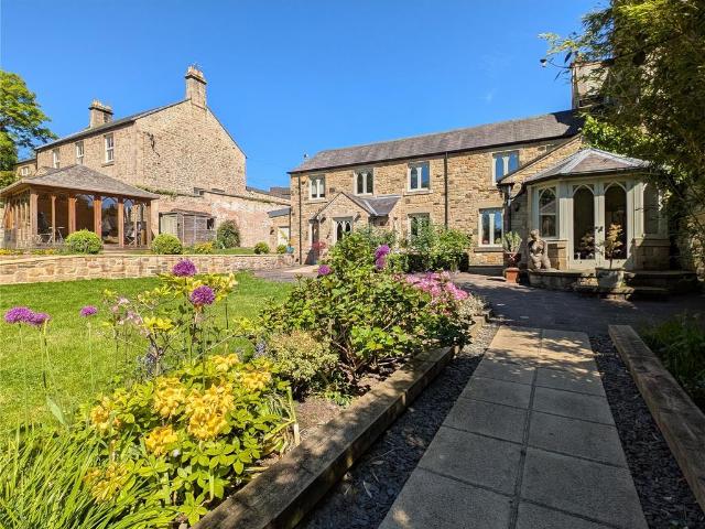 5 bedroom semi detached house for sale