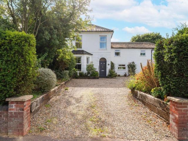 5 bedroom semi detached house for sale