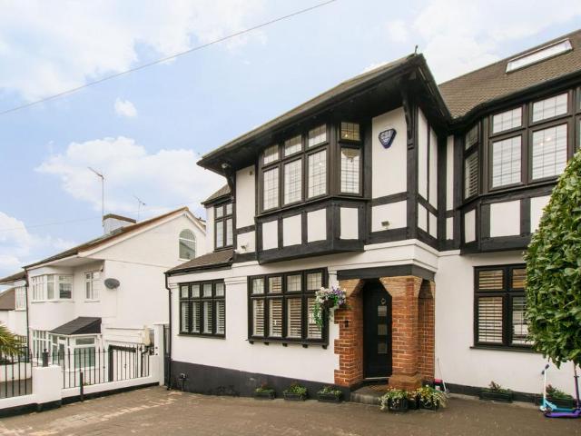 5 bedroom semi detached house for sale