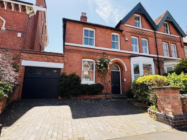 5 bedroom semi detached house for sale