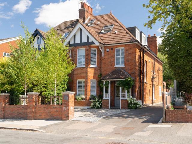 5 bedroom semi detached house for sale