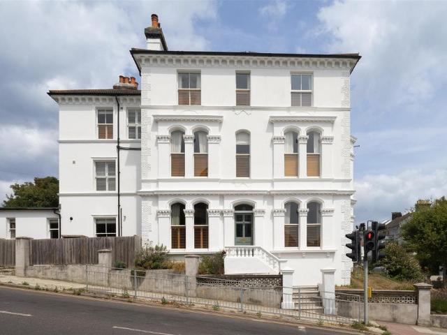 5 bedroom semi detached house for sale