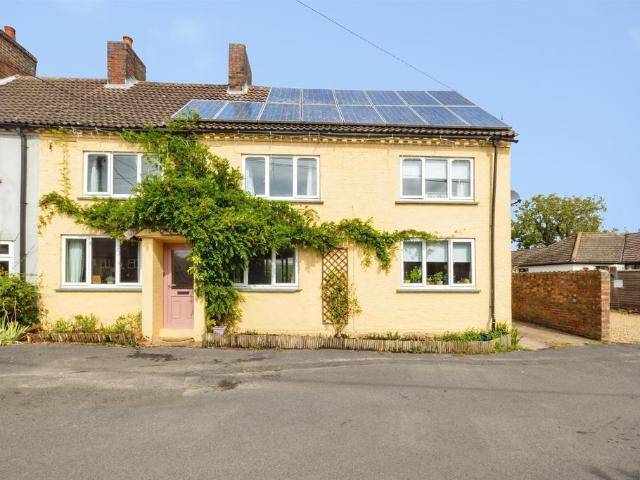 5 bedroom semi detached house for sale