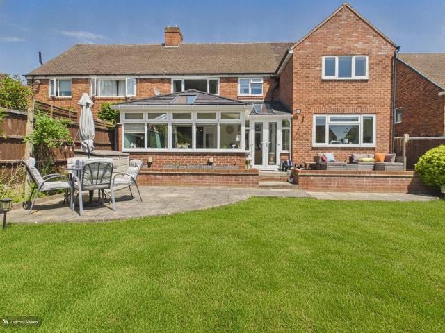 5 bedroom semi detached house for sale