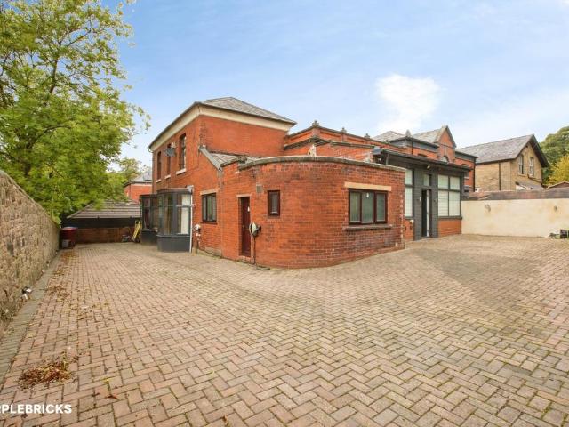 5 bedroom semi detached house for sale