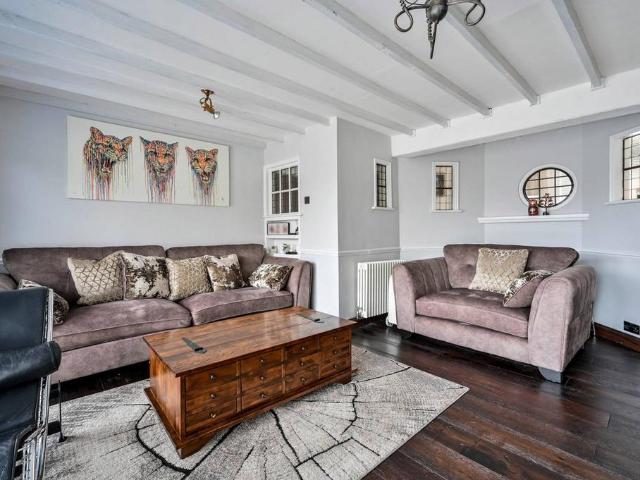 5 bedroom semi detached house for sale