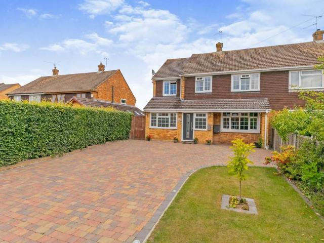 5 bedroom semi detached house for sale