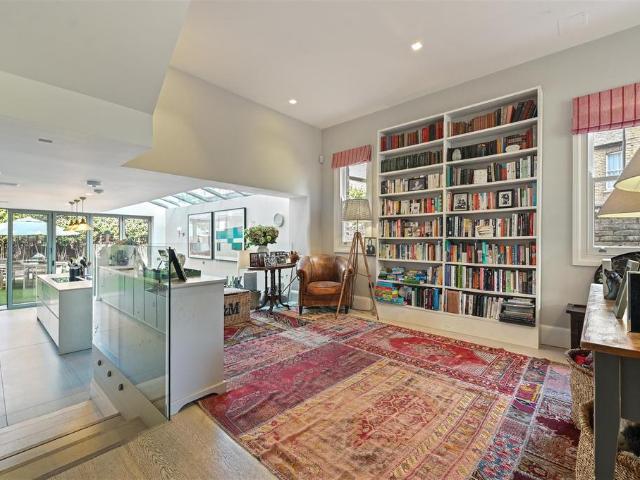 5 bedroom semi detached house for sale