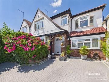 5 bedroom semi detached house for sale