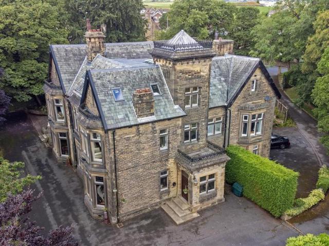 5 bedroom semi detached house for sale