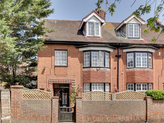 5 bedroom semi detached house for sale