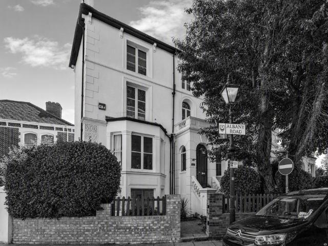 5 bedroom semi detached house for sale