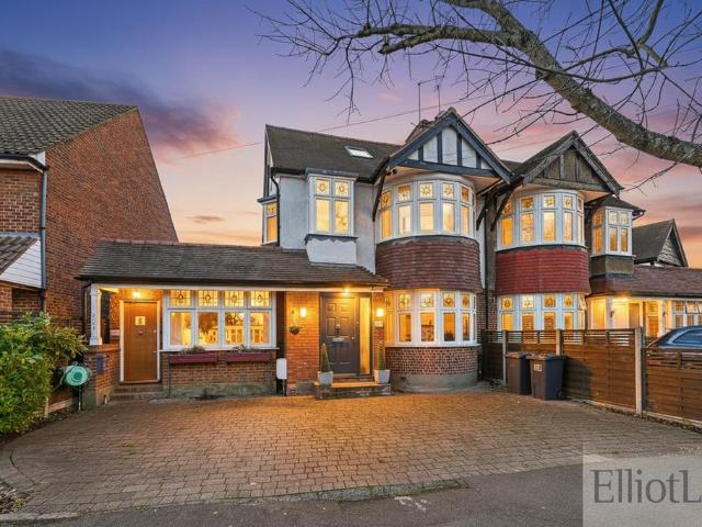 5 bedroom semi detached house for sale