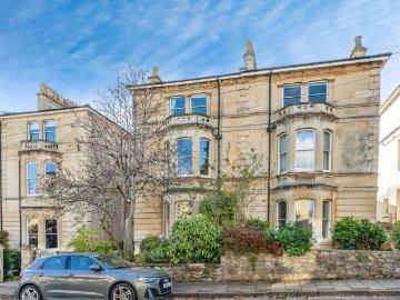 5 bedroom semi detached house for sale