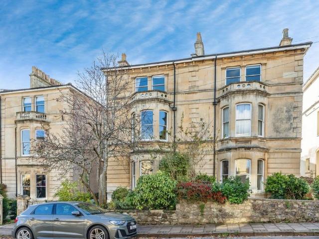 5 bedroom semi detached house for sale