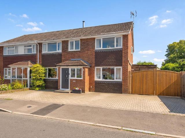 5 bedroom semi detached house for sale